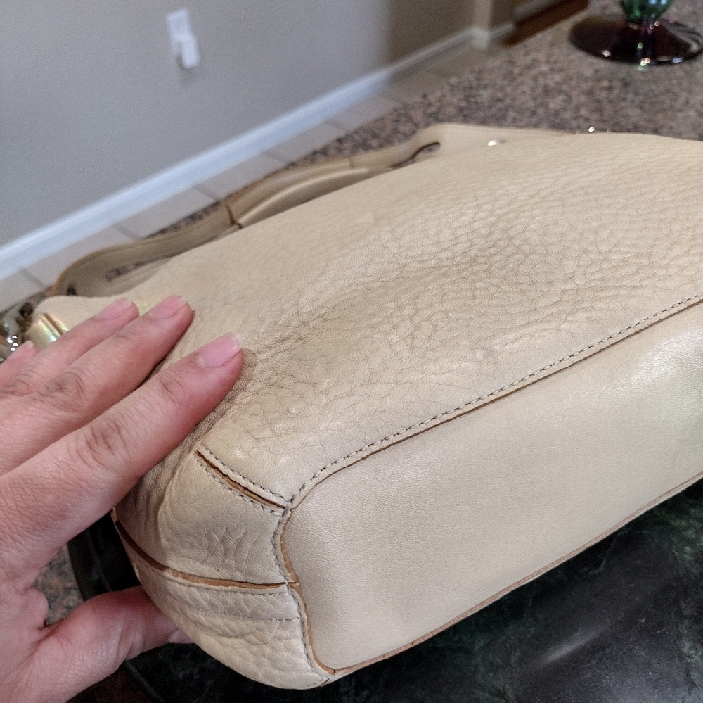 Coach East West Tassel Pebble leather beige Shoulder bag - Picture 14 of 17